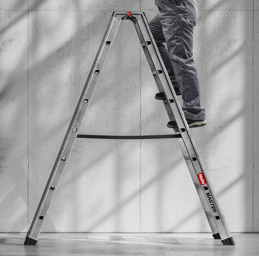 Fester Überstieg nach EN ISO 14122 – Hailo Lösung für Sicherheit und Ergonomie in Produktions- und Logistikumgebungen.