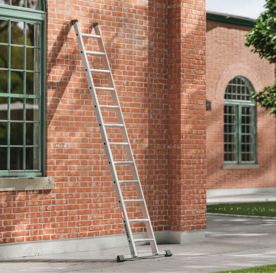 Fester Überstieg nach EN ISO 14122 – Hailo Lösung für Sicherheit und Ergonomie in Produktions- und Logistikumgebungen.